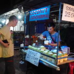 leckeres Eis direkt aus der Kokosnuß