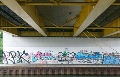 Wir bauten das Seil würgend ein um Seillänge zu verringern und so das Durchhängen zu minimieren.