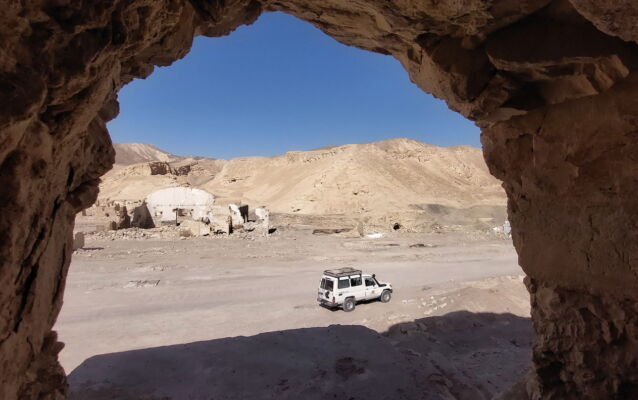 Ghost City Höhle Jeep